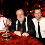Benioff et Weiss entourent GRR Martin (Emmy Awards).