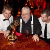 David Benioff, George R. R. Martin et D. B. Weiss aux Emmy Awards 2015 (NY Daily News)