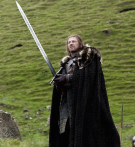 Eddard Stark, portant Glace (crédits : HBO)