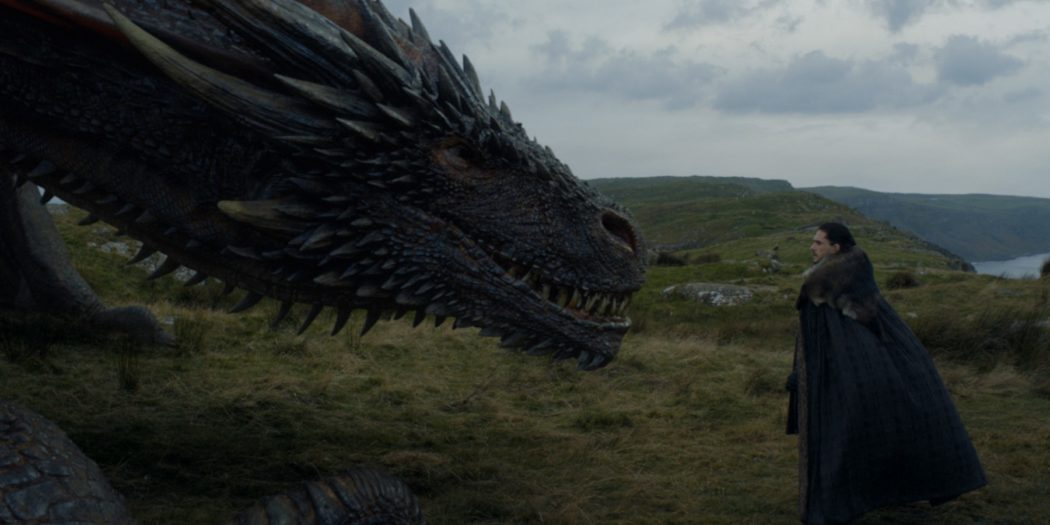 Jon Snow et Drogon se font face. Crédit : HBO