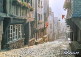 maisons à colombage et rues pavées au Moyen Âge : exemple de la ville de Dinan (Crédits : H. Marcou, Editions d'Art)