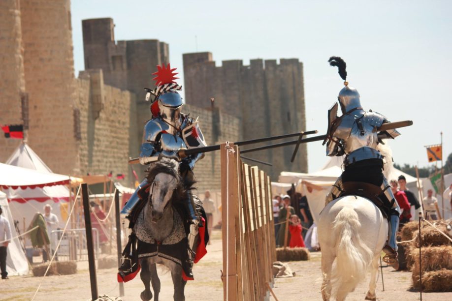 Reconstitution du joute équestre, XVème siècle (Tournoi d'Aigues-Mortes 2015) (Crédits : Les Écuyers de l'HistoireLes Écuyers de l'Histoire, avec leur aimable autorisation)