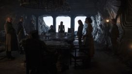 Conseil de guerre de Daenerys à Peyredragon