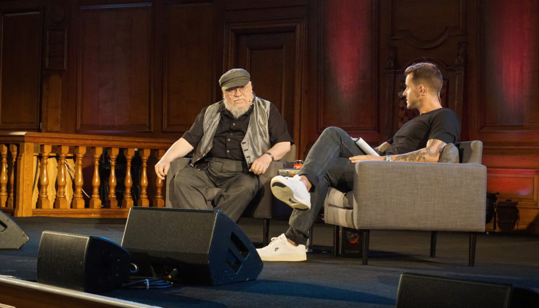 George R.R. Martin et Dan Jones - Londres (Emmanuel Center), août 2019 (© Photo par La Garde de Nuit)