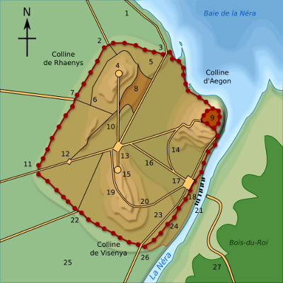 Plan de Port-Réal : 1. Route de Rosby 2. Porte du Dragon 3. Porte de Fer 4. Fossedragon 5. Manoir de Shae 6. Bordel de Chataya 7. Vieille Porte 8. Culpucier 9. Donjon Rouge 10. Rue des Sœurs 11. Porte des Dieux 12. Place Crépin 13. Guilde des Alchimistes 14. Rue Croche 15. Grand Septuaire de Baelor 16. Rue de la Gadoue  17. Place Poissarde 18. Porte de la Rivière 19. Boutique de Tobho Mott 20. Rue de l'Acier 21. Port 22. Porte du Lion 23. Promenade de la Rivière 24. Marché aux Poissons 25. Terrain pour la joute 26. Porte du Roi 27. Route Royale